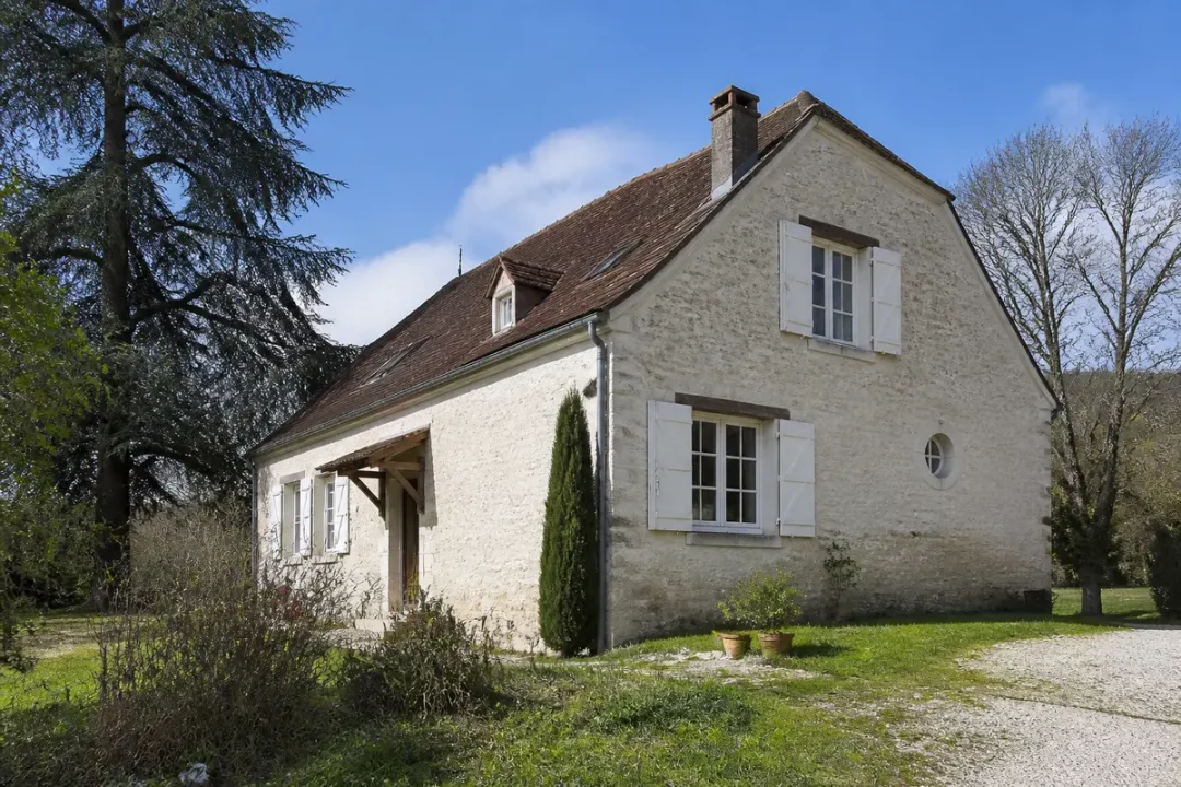 Maison en pierre traditionnelle idéale pour un investissement locatif avec prêt à taux zéro